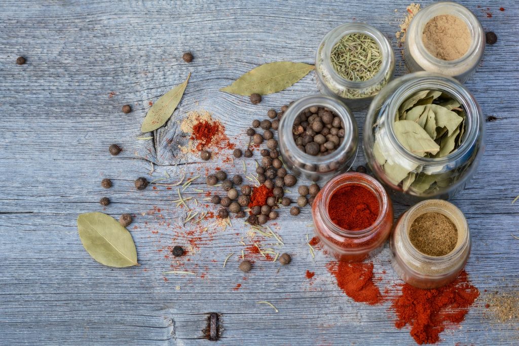 5 condimente utilizate ca alternativa pentru antibiotice