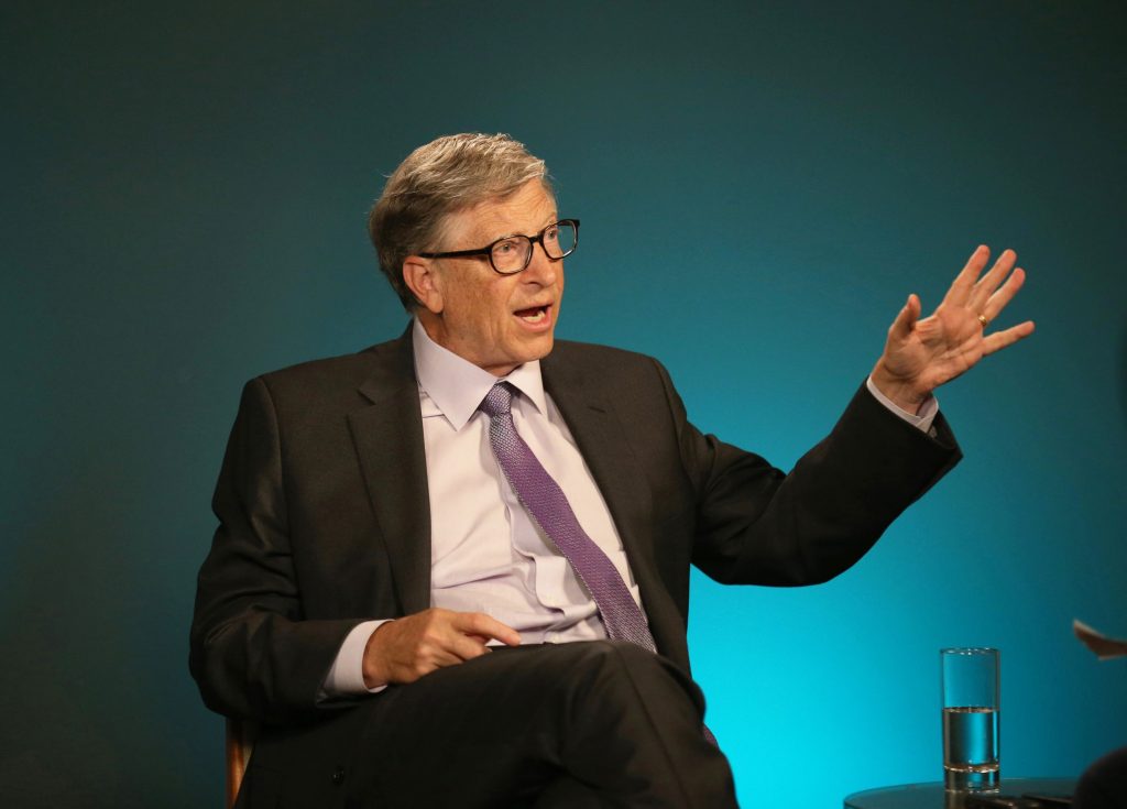 Gates revine cu inca un avertisment