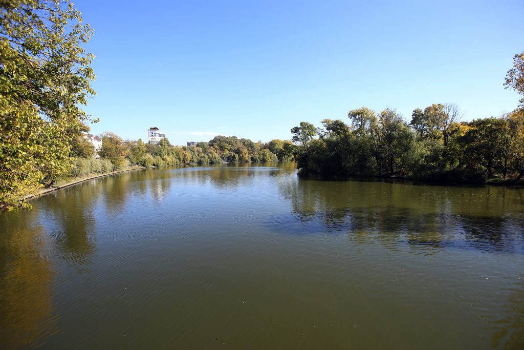 O fetita a murit inecata in lacul Herastrau
