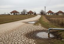 Alertă în Vaslui: Trei case izolate și alimentarea cu apă întreruptă din cauza unor fisuri în sol