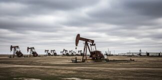 Producția de petrol a OPEC a atins un minim istoric în aprilie, scăzând cu 830.000 de barili pe zi din cauza perturbărilor din Strâmtoarea Hormuz