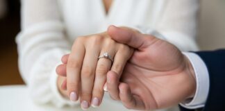 Paula Chirilă a fost cerută în căsătorie, după ce a divorțat de tatăl fiicei sale. Imagini cu inelul de logodnă