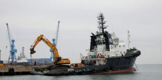 Remorcherul care s-a scufundat în largul Portului Midia a fost scos de pe fundul mării: A fost găsit trupul unui marinar dispărut