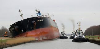 Trafic maritim restricționat pe Canalul Sulina după ce un tanc petrolier a eșuat