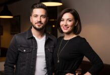 Femeia cu care s-a afișat Valentin Sanfira, la scurt timp de la anunțul divorțului de Codruța Filip. Artistul a postat fotografia în mediul online